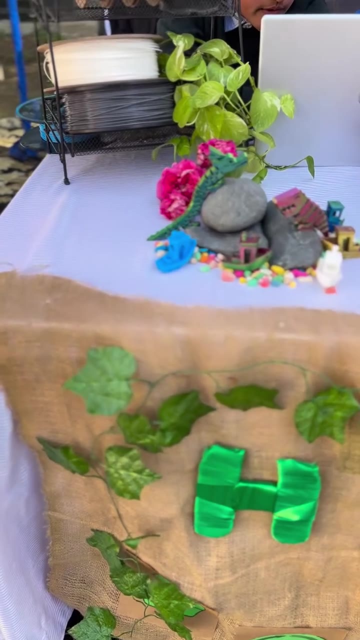 3D printed display with filament spools at the booth